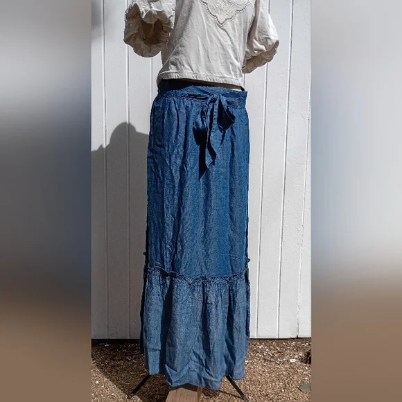 SOLD! NWT Adorable 😍 Prairiecore Maxi Skirt Denim Colored Two Toned Tiered. - Picture 4 of 15